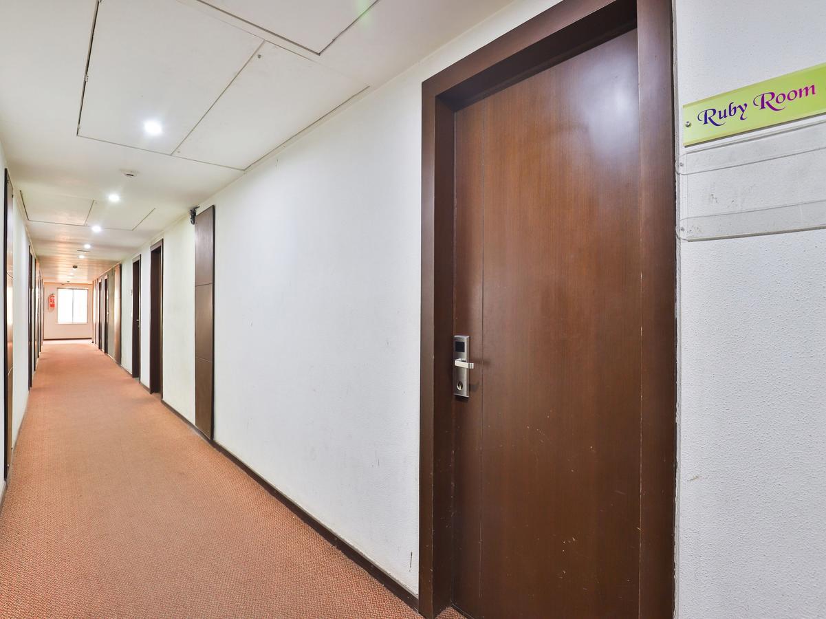 Oyo 4320 Hotel Aum Regency Vadodara Exterior photo