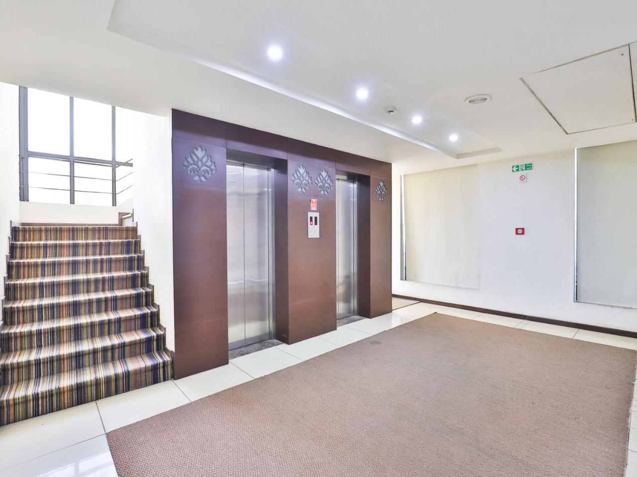 Oyo 4320 Hotel Aum Regency Vadodara Exterior photo